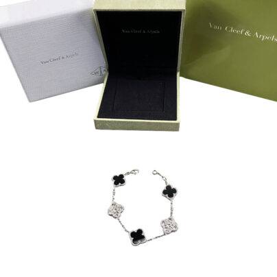 Van Cleef and Arpels 5 Motifs Diamond and Onyx Vintage Alhambra Bracelet