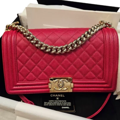 Chanel Medium Boy Bag Pink Caviar leather Gold Hardware