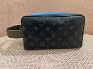 Men's Louis Vuitton Locker Dopp Kit Bag in Khaki Green Monogram Eclipse Canvas
