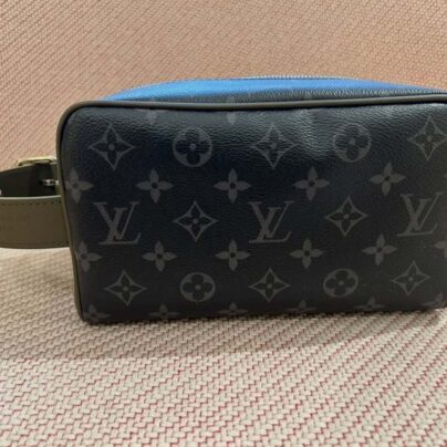 Men's Louis Vuitton Locker Dopp Kit Bag in Khaki Green Monogram Eclipse Canvas