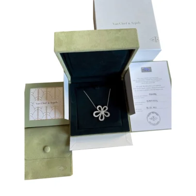 New Van Cleef & Arpels Flowerlace Diamonds 18k White Gold Pendant Necklace