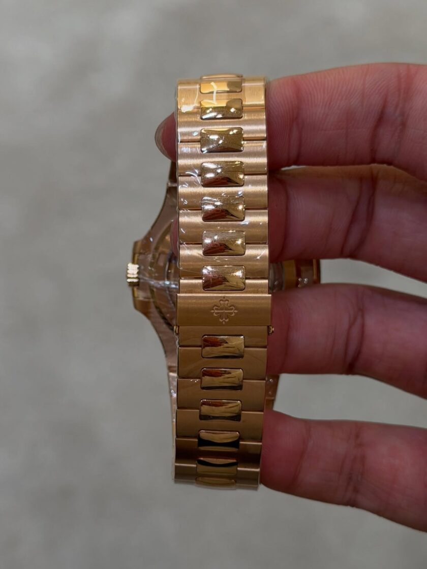 Patek Philippe Nautilus 40mm 18k Rose Gold Diamond Watch 5723:1R 010 Bracelet