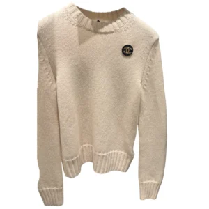 2026 Beige Chanel cashmere knit sweater with cc brooch