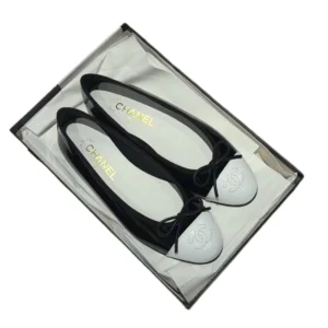 New Chanel Black Patent Leather Ballet Flats White Cap Toe Size 38 FR