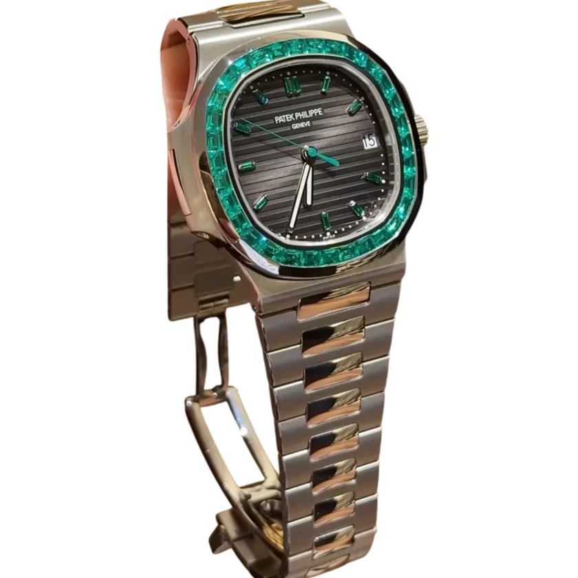 Patek Philippe Nautilus 5711:113P 001 Platinum Emerald Green Black Dial front